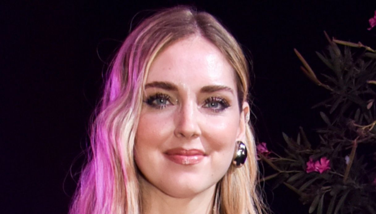 Chiara Ferragni sorprende sui social con un lingerie dress: ritorno al glamour dopo le tempeste personali