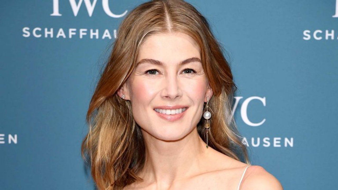 Rosamund Pike e Sacha Baron Cohen nel nuovo adattamento Netflix ‘Ladies First’: tutto quello che c’è da sapere