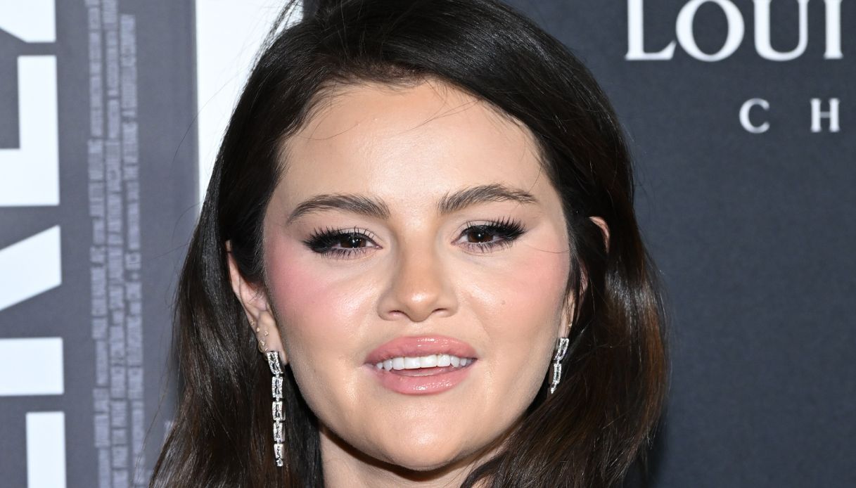 Selena Gomez rivela un nuovo problema di salute e risponde alle critiche sul suo corpo