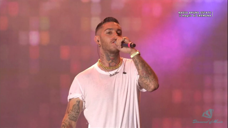 Bufera su Emis Killa si ritira da Sanremo dopo l’indagine per associazione a delinquere