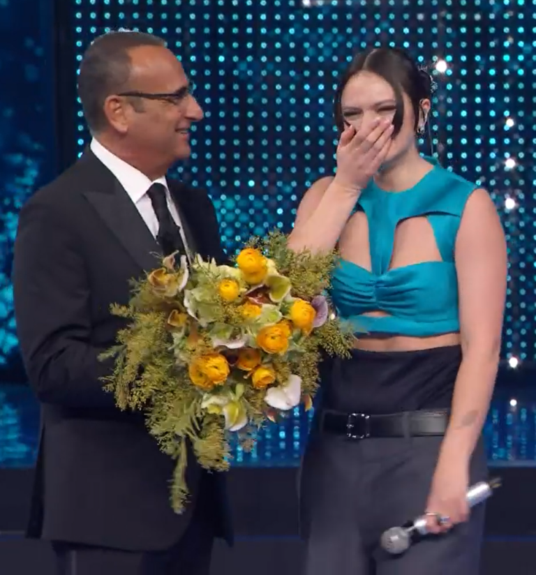 Sanremo 2025 Francesca Michielin si commuove sul palco e si lascia andare alle lacrime