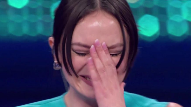 Francesca Michielin scoppia in lacrime a Sanremo: performance da brividi nonostante l’infortunio