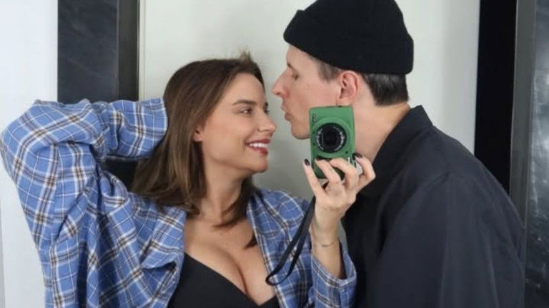 Veronica Ferraro incinta, influencer e produttore musicale Davide Simonetta attendono il primo figlio