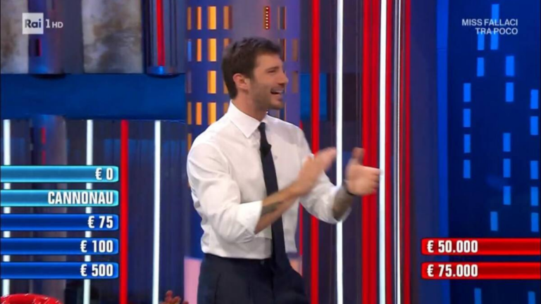 Stefano De Martino sorprende ad Affari Tuoi: ballo improvvisato e vittoria da 50mila euro