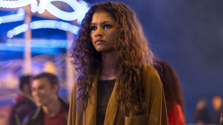 Zendaya posa per la prima foto dal set della stagione 3 di Euphoria, anticipando novità