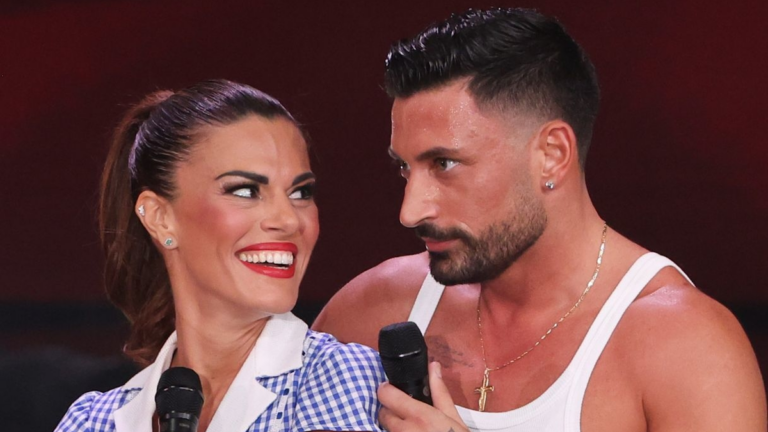 Bianca Guaccero e Giovanni Pernice a Sanremo sorprendono il pubblico con un duetto improvvisato