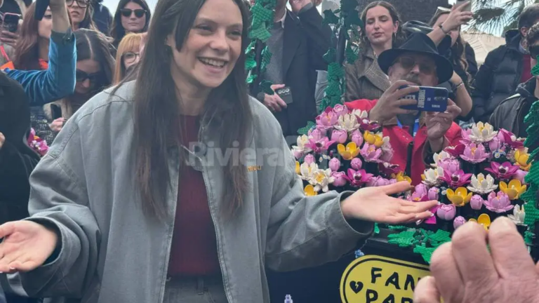 Francesca Michielin celebra l'amore con fiori LEGO prima della terza serata di Sanremo 2025