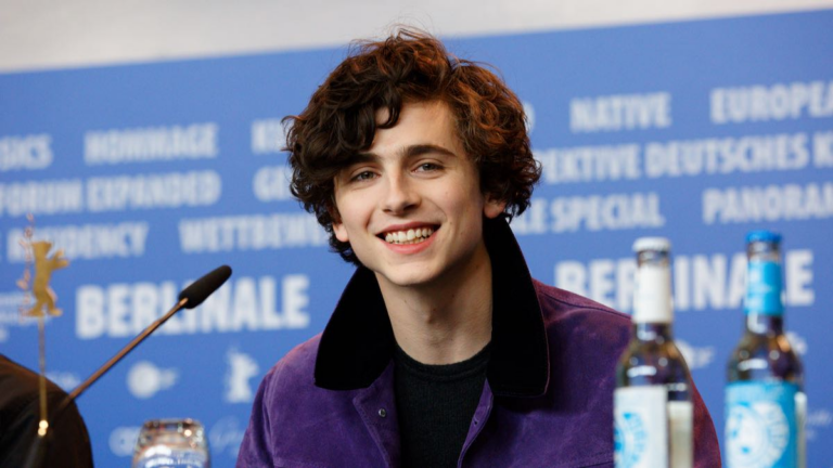 Timothée Chalamet esamina i legami tra la poetica di Bob Dylan e l'universo di Dune