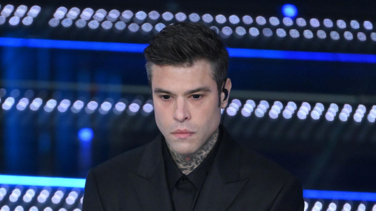 Fedez in rissa fuori dalla discoteca a Sanremo prima di partire: il ruolo di Chiara Ferragni