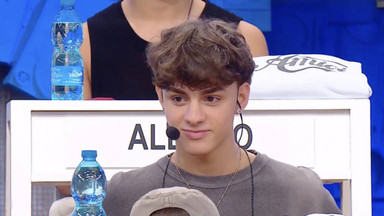 Amici 24: Luke si allontana da Alessia e si avvicina a Raffaella