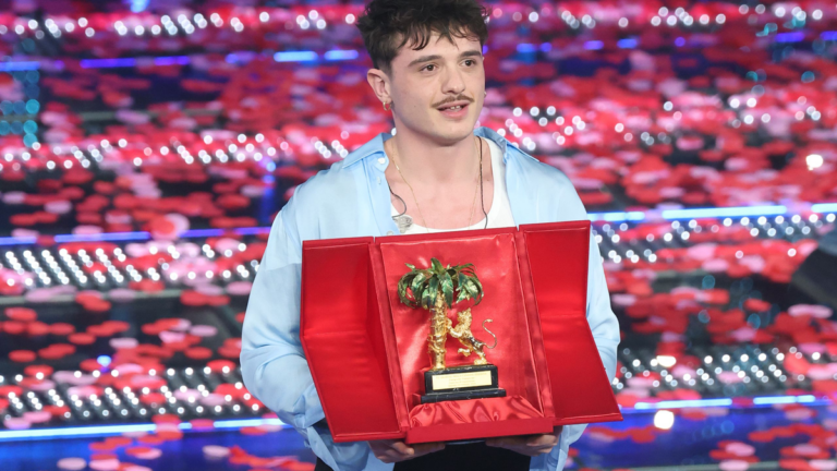 Sanremo 2025 Olly vince il festival con Lucio Corsi al secondo posto e Brunori Sas al terzo