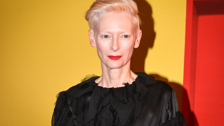 Tilda Swinton annuncia pausa dalla recitazione per concedersi il tempo necessario