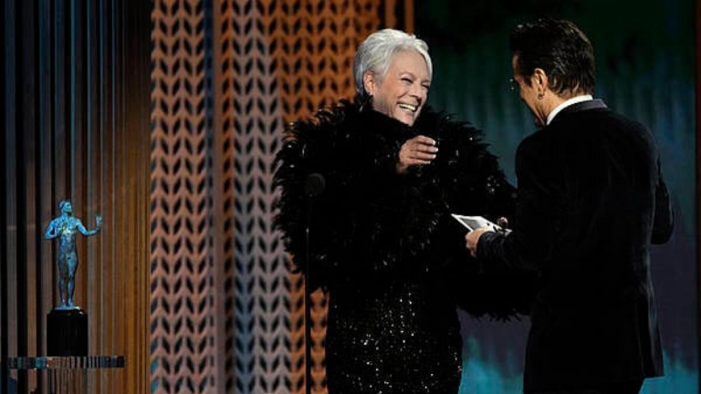 Jamie Lee Curtis svela episodio COVID e battuta con Colin Farrell ai SAG Awards 2025 a Los Angeles