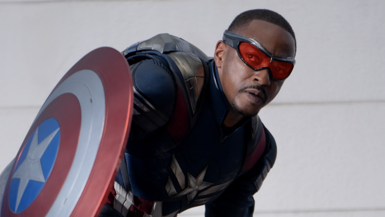 Anthony Mackie sorprende i fan a Captain America: Brave new world con secchiello di popcorn