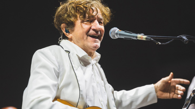 Sanremo 2025 Goran Bregovic e la Wedding & Funeral Band si esibiscono in duetto con Olly