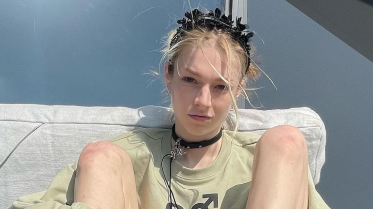 Hunter Schafer contro la burocrazia USA: "Passaporto errato, colpa delle politiche di Trump"