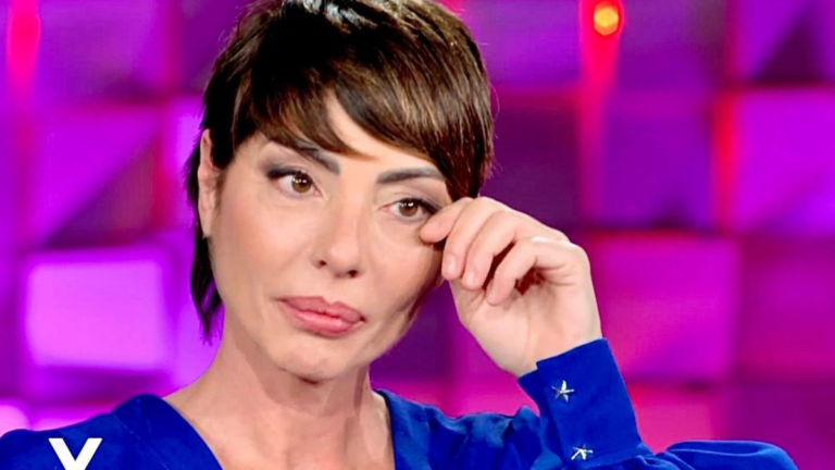 Ilaria Galssi si scusa con Helena Prestess dopo un litigio in casa sul tema dell'intimità