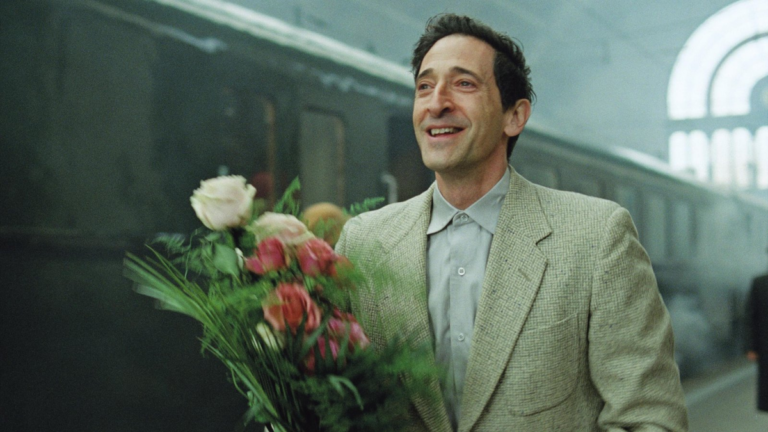 Adrien Brody trionfa a Oscar con The Brutalist, cinema di resilienza e impegno sociale