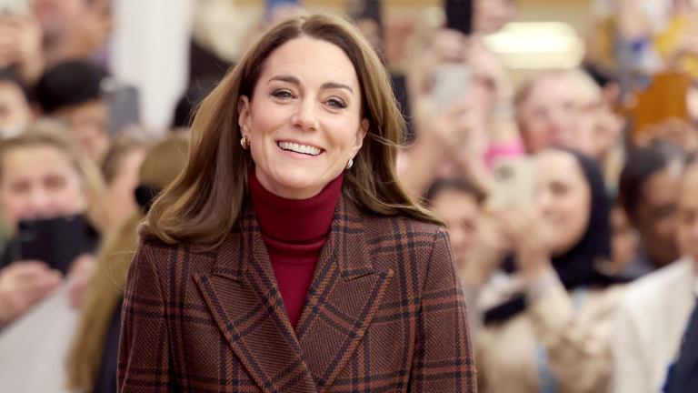 Carlo III affida a Kate Middleton il Royal Warrant per il rilancio del Made in Britain