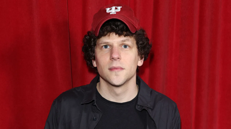 Jesse Eisenberg ottiene la cittadinanza polacca: un legame ritrovato attraverso il cinema