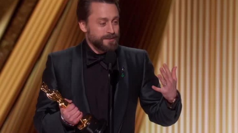 Kieran Culkin agli Oscar 2025: ringraziamenti e imprevisto saluto a Jeremy Strong