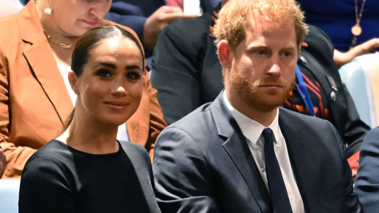 Documenti pronti per rimuovere il titolo di duchi a Harry e Meghan, firma attesa da re Carlo III